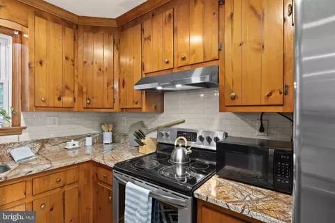 Kitchen - 154 Becky Ct, Bumpass, VA 23024 photo 2 of 4