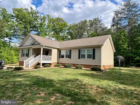 1176 Signboard Rd, Bumpass, VA 23024