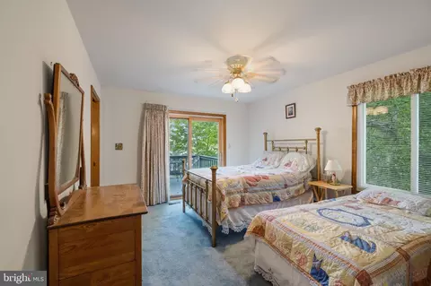 Bedroom - 303 Pine Dr, Louisa, VA 23093 photo 6 of 8
