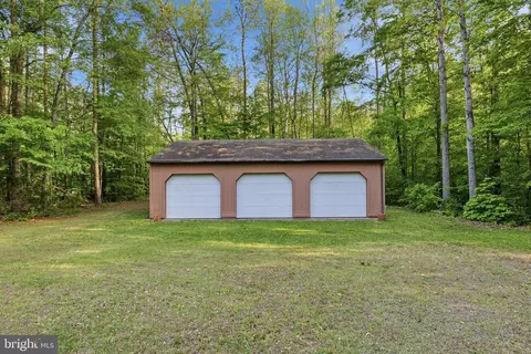 Exterior - 303 Pine Dr, Louisa, VA 23093 photo 3 of 32