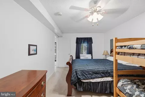 Bedroom - 303 Pine Dr, Louisa, VA 23093 photo 4 of 8