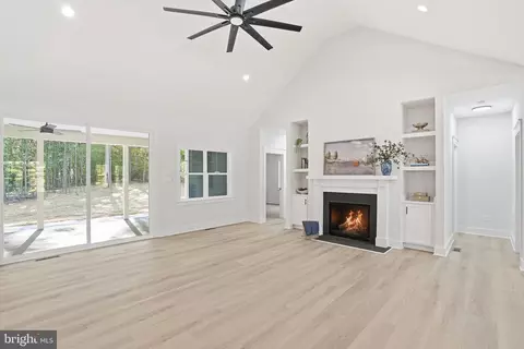 Living - 57 Lighthouse Dr, Bumpass, VA 23024 photo 2 of 4