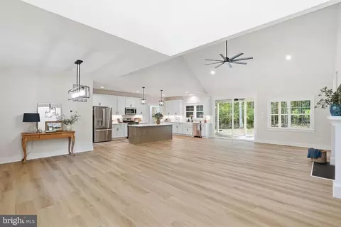 Entry Way - 57 Lighthouse Dr, Bumpass, VA 23024 photo 3 of 13
