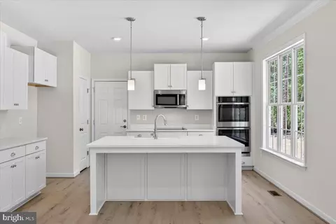 Kitchen - 32 Mill Run, Bumpass, VA 23024 photo 3 of 3