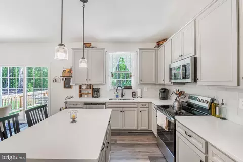 Kitchen - 140 Rainbow Rdg, Bumpass, VA 23024 photo 2 of 4