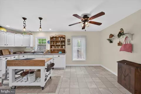 Kitchen - 33 Bogey Ln, Bumpass, VA 23024 photo 4 of 8