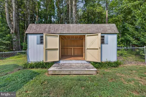Exterior - 33 Bogey Ln, Bumpass, VA 23024 photo 8 of 19