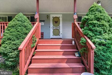 Exterior - 33 Bogey Ln, Bumpass, VA 23024 photo 2 of 19
