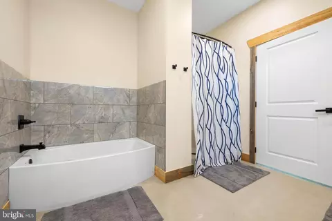 Entry Way - 375 Ark Ave, Bumpass, VA 23024 photo 9 of 9