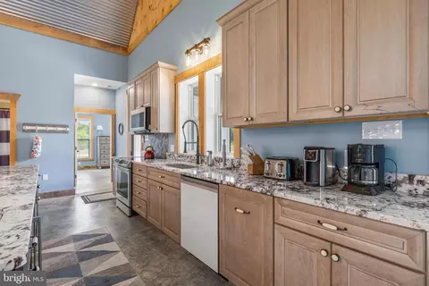 Kitchen - 375 Ark Ave, Bumpass, VA 23024 photo 3 of 3