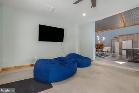 Entry Way - 375 Ark Ave, Bumpass, VA 23024 photo 4 of 9