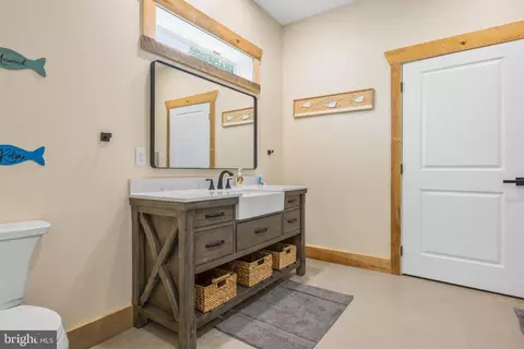 Bath - 375 Ark Ave, Bumpass, VA 23024 photo 3 of 4