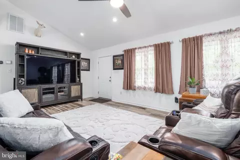 Entry Way - 93 Eastham Rd, Bumpass, VA 23024 photo 4 of 8