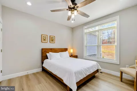 Bedroom - 140 Lighthouse Dr, Bumpass, VA 23024 photo 5 of 11