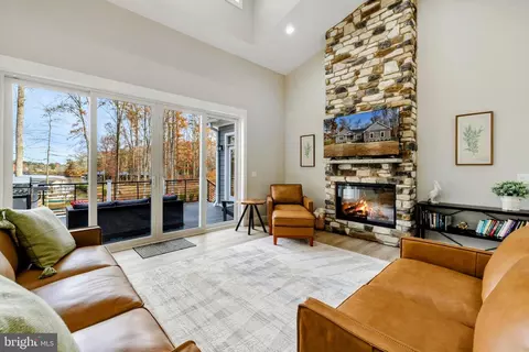 Living - 140 Lighthouse Dr, Bumpass, VA 23024 photo 1 of 1
