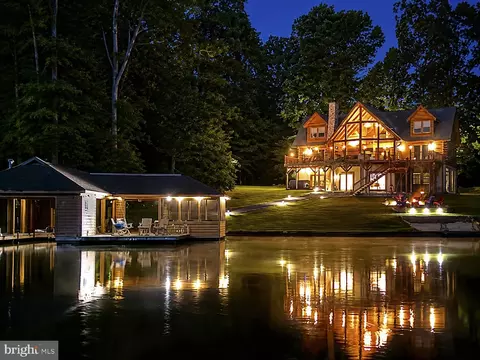 285 Lakewood Landing Dr, Bumpass, VA 23024