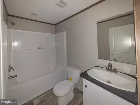 Bath - 1271 Doctors Rd, Louisa, VA 23093 photo 1 of 1
