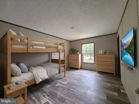 Bedroom - 1271 Doctors Rd, Louisa, VA 23093 photo 3 of 7