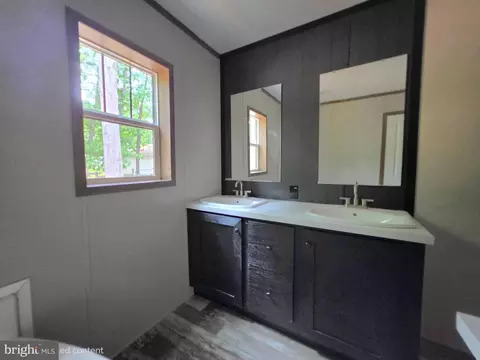 Bath - 1271 Doctors Rd, Louisa, VA 23093 photo 1 of 2