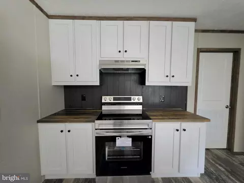 Kitchen - 1271 Doctors Rd, Louisa, VA 23093 photo 4 of 5