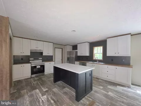 Kitchen - 1271 Doctors Rd, Louisa, VA 23093 photo 2 of 5