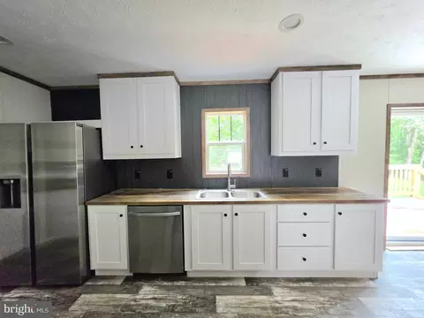 Kitchen - 1271 Doctors Rd, Louisa, VA 23093 photo 3 of 5