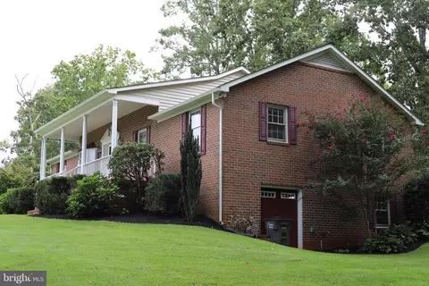 Exterior - 804 St Frances Ave, Mineral, VA 23117 photo 2 of 7