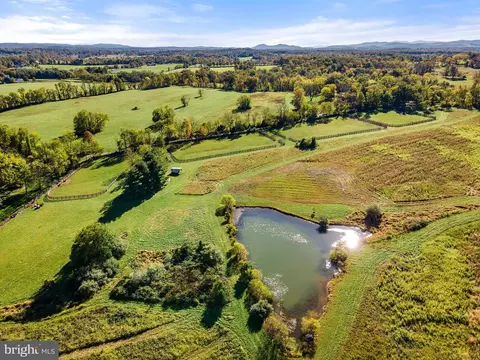 34908 Bloomfield Rd, Round Hill, VA 20141