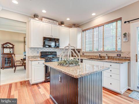 20529 Breezyhill Dr, Ashburn, VA 20147 photo 13