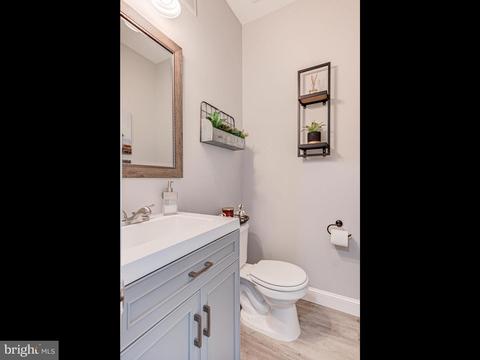 20529 Breezyhill Dr, Ashburn, VA 20147 photo 23