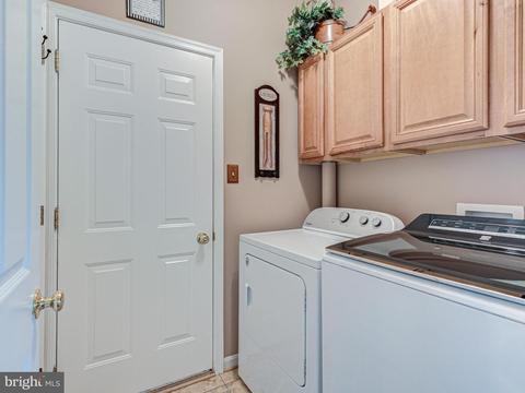 20529 Breezyhill Dr, Ashburn, VA 20147 photo 24