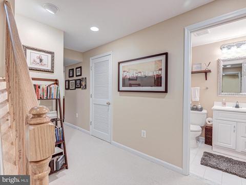 20529 Breezyhill Dr, Ashburn, VA 20147 photo 38