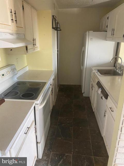 11 Regis Cir, Sterling, VA 20164 photo 4