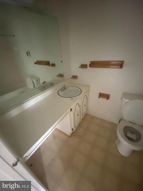 11 Regis Cir, Sterling, VA 20164 photo 7