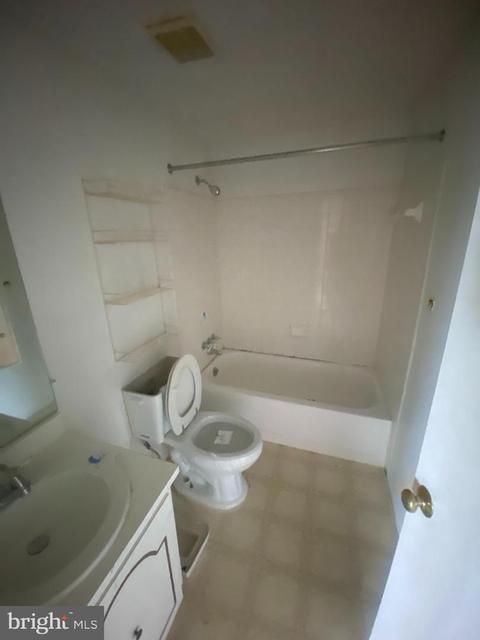 11 Regis Cir, Sterling, VA 20164 photo 10