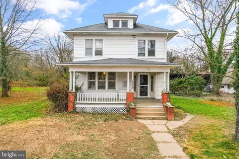 32 S Loudoun St, Lovettsville, VA 20180