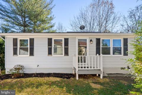 629 York Ln SE, Leesburg, VA 20175