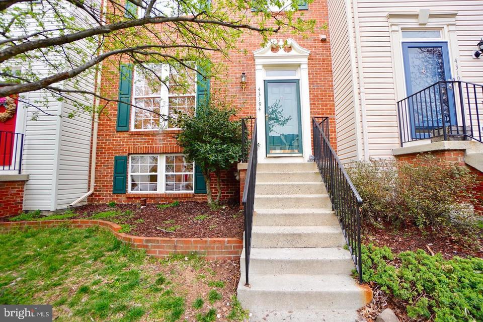  43194 Katama Sq, Chantilly, VA 20152 photo 2