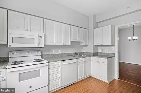 19375 Cypress Ridge Ter #608, Leesburg, VA 20176