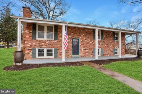 1003 Tuscarora Dr SW, Leesburg, VA 20175