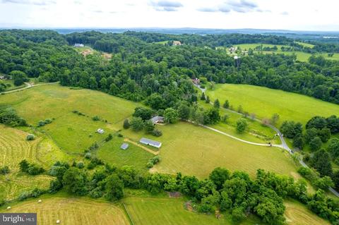 18490 Yellow Schoolhouse Rd, Round Hill, VA 20141