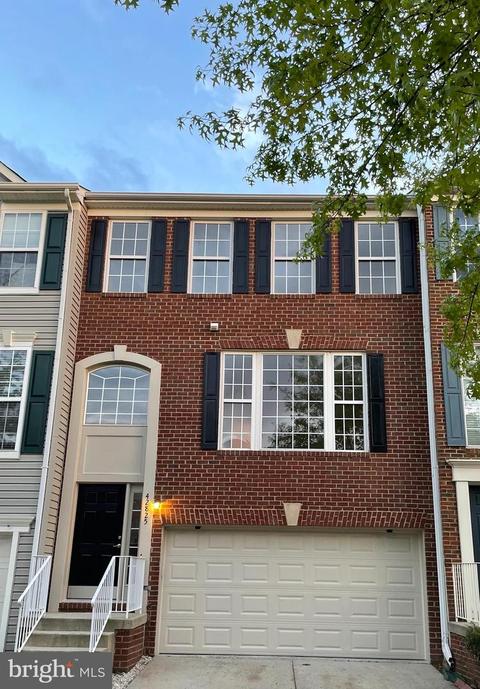42825 Shaler St, Chantilly, VA 20152