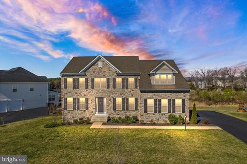 26851 Crusher Dr, Chantilly, VA 20152