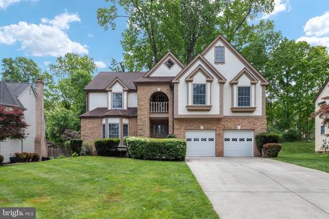 45 Rutherford Cir, Sterling, VA 20165