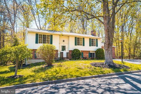 110 Applegate Dr, Sterling, VA 20164