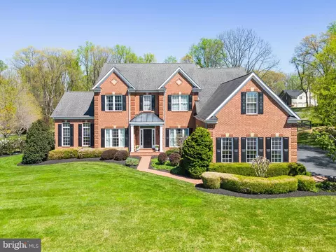 16926 Golden Leaf Ct, Hamilton, VA 20158