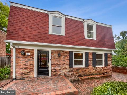 112 Prince St NE, Leesburg, VA 20176