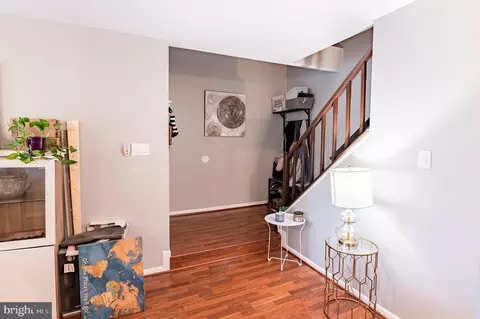 1056 Warwick Ct, Sterling, VA 20164 photo 3
