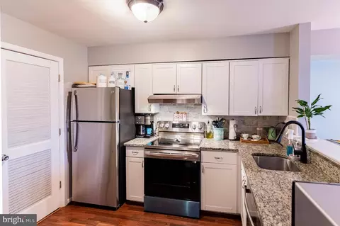 1056 Warwick Ct, Sterling, VA 20164 photo 9