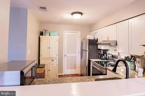 1056 Warwick Ct, Sterling, VA 20164 photo 10